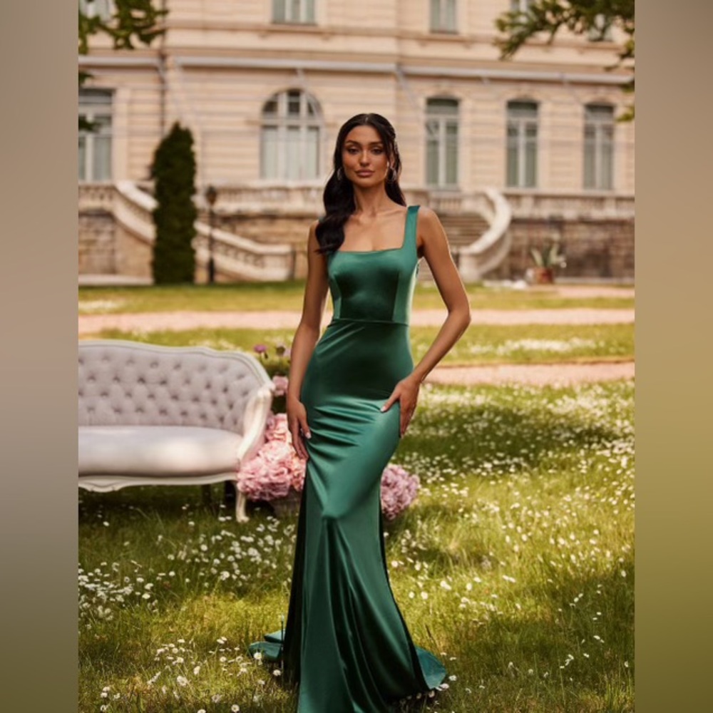 Brand new, NEVER BEEN WORN, green prom dress